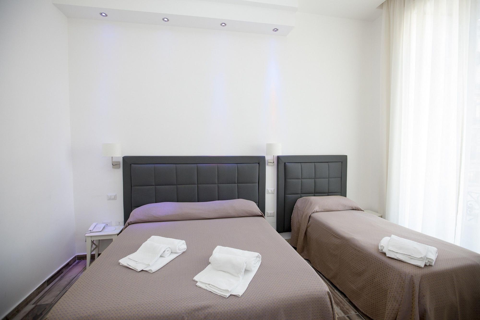 Napoli Garibaldi Square Bed and Breakfast Eksteriør billede
